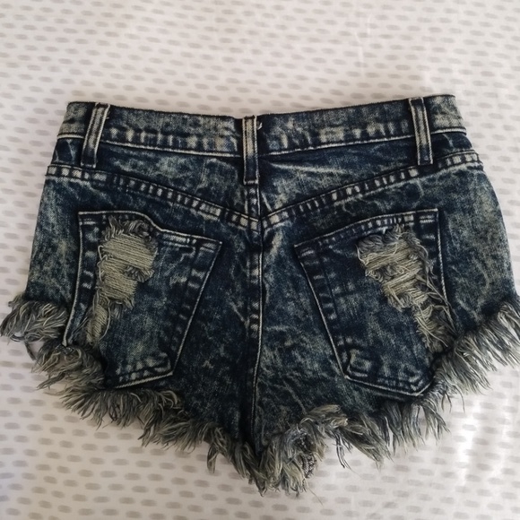 Denim frayed shorts - Picture 2 of 3